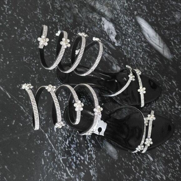 BRAND NEW WILD DIVA ELEGANT RHINESTONE STRAPPY BLOCK-HEEL SANDAL - Picture 4 of 16